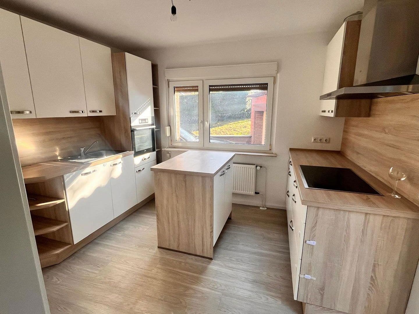 Predaj domu 120 m², pozemek 1.136 m², Stoßdorfer Straße 36, Hennef (Sieg), Severné Porýnie - Westfálsko Predaj domu 120 m², pozemek 1.136 m², Stoßdorfer Straße 36, Hennef (Sieg), Severné Porýnie - Westfálsko