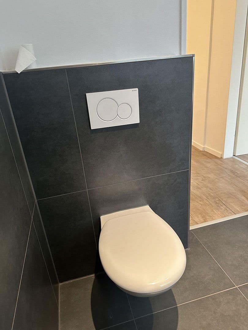 Prenájom bytu 2-izbový 60 m², Rösrather Str.700A, Köln, Severné Porýnie - Westfálsko Prenájom bytu 2-izbový 60 m², Rösrather Str.700A, Köln, Severné Porýnie - Westfálsko