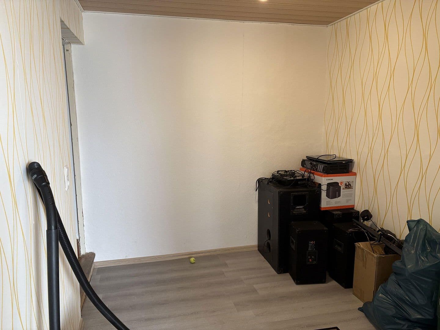 Prenájom bytu 3-izbový 113 m², Bahnhofstr. 13, Gedern, Hesensko Prenájom bytu 3-izbový 113 m², Bahnhofstr. 13, Gedern, Hesensko