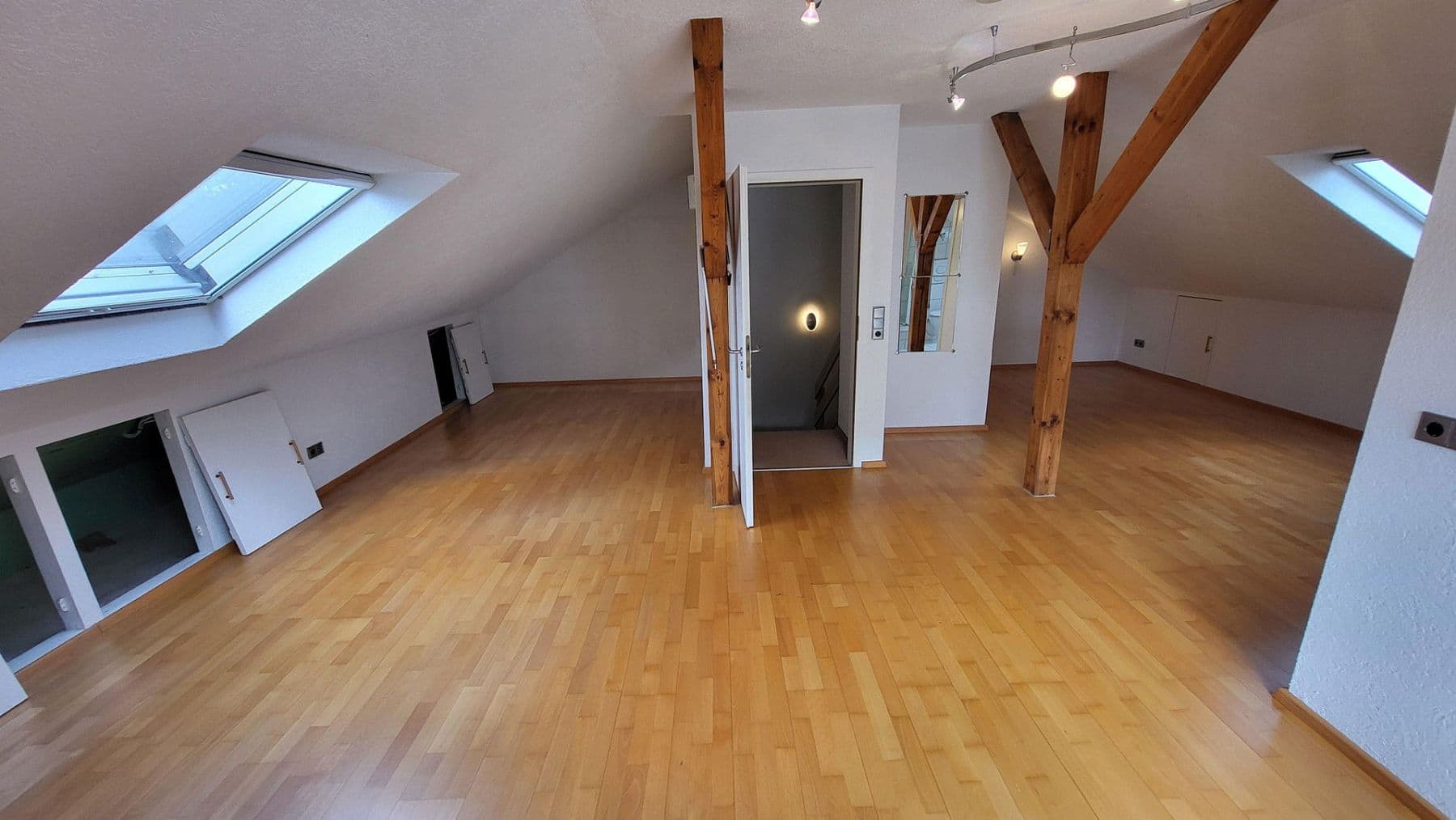 Predaj domu 195 m², pozemek 356 m², Am Waldfrieden 38, Oftersheim, Bádensko-Wurttembersko Predaj domu 195 m², pozemek 356 m², Am Waldfrieden 38, Oftersheim, Bádensko-Wurttembersko