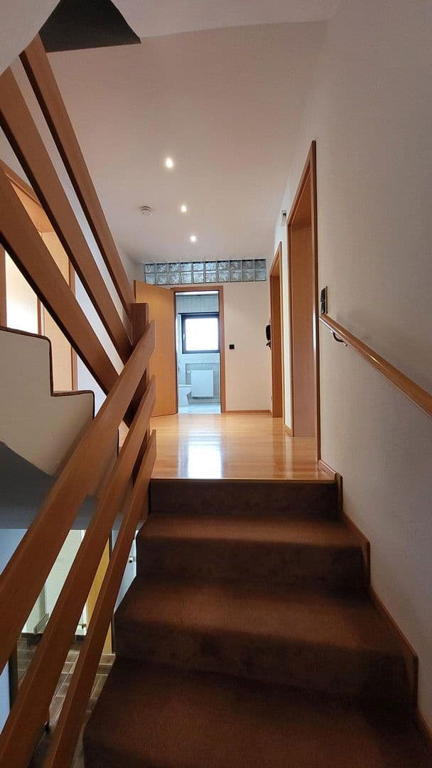 Predaj domu 195 m², pozemek 356 m², Am Waldfrieden 38, Oftersheim, Bádensko-Wurttembersko Predaj domu 195 m², pozemek 356 m², Am Waldfrieden 38, Oftersheim, Bádensko-Wurttembersko