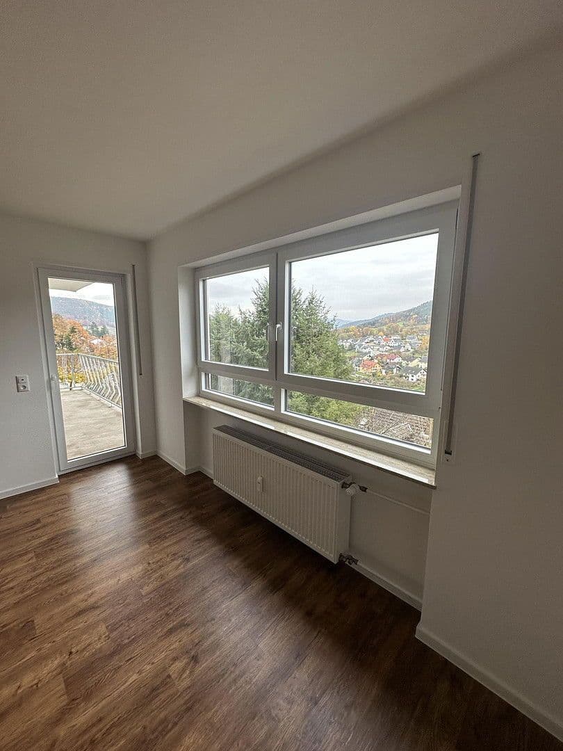 Prenájom bytu 3-izbový 107 m², Laudenbach, Bavorsko Prenájom bytu 3-izbový 107 m², Laudenbach, Bavorsko