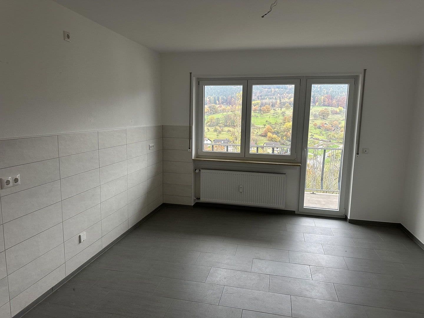 Prenájom bytu 3-izbový 107 m², Laudenbach, Bavorsko Prenájom bytu 3-izbový 107 m², Laudenbach, Bavorsko