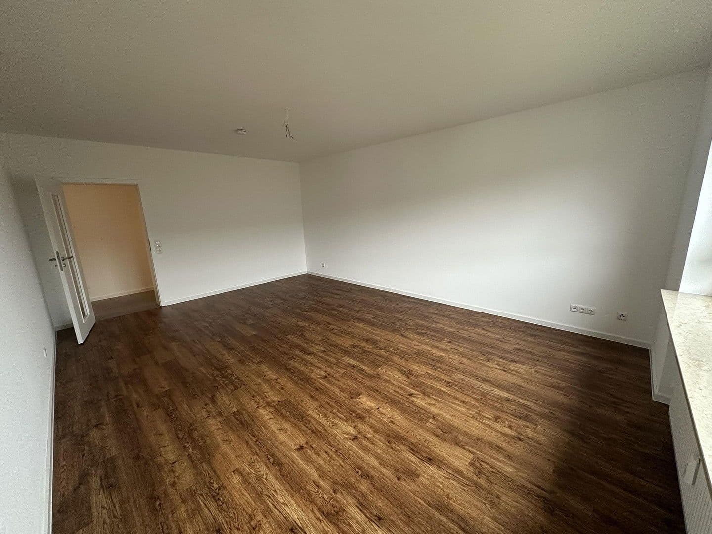 Prenájom bytu 3-izbový 107 m², Laudenbach, Bavorsko Prenájom bytu 3-izbový 107 m², Laudenbach, Bavorsko