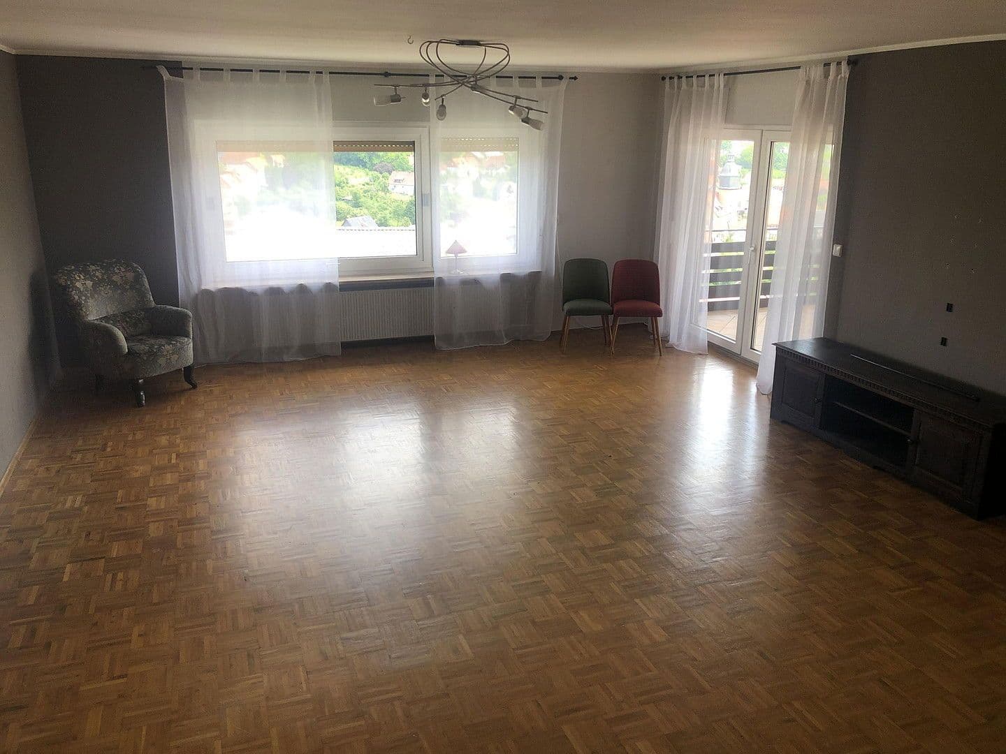 Predaj domu 250 m², pozemek 1.600 m², Ölberg 25, Nentershausen, Hesensko Predaj domu 250 m², pozemek 1.600 m², Ölberg 25, Nentershausen, Hesensko
