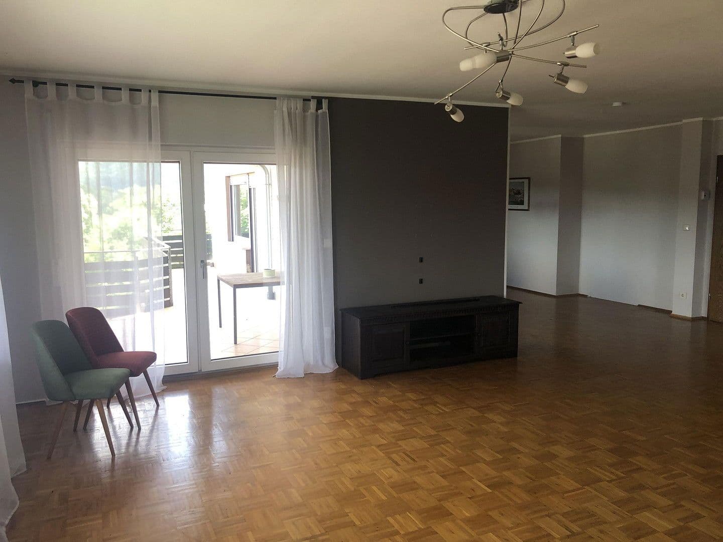 Predaj domu 250 m², pozemek 1.600 m², Ölberg 25, Nentershausen, Hesensko Predaj domu 250 m², pozemek 1.600 m², Ölberg 25, Nentershausen, Hesensko