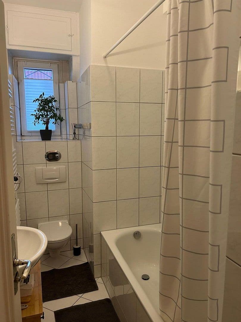 Prenájom bytu 3-izbový 100 m², Saarbrücken, Sársko Prenájom bytu 3-izbový 100 m², Saarbrücken, Sársko