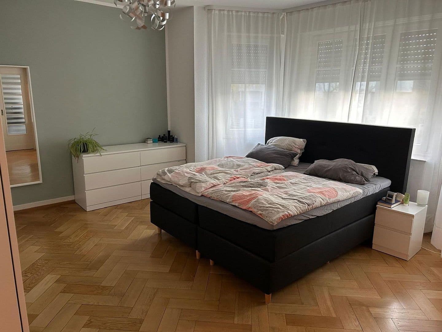 Prenájom bytu 3-izbový 100 m², Saarbrücken, Sársko Prenájom bytu 3-izbový 100 m², Saarbrücken, Sársko