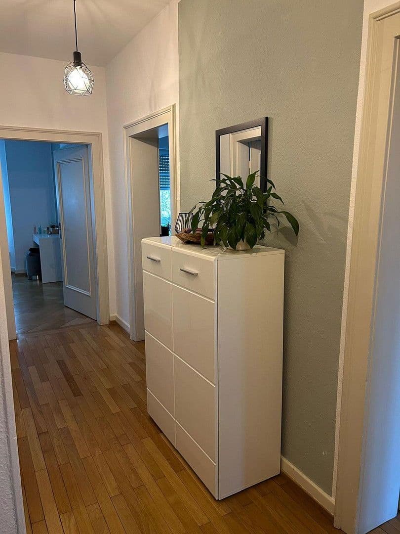 Prenájom bytu 3-izbový 100 m², Saarbrücken, Sársko Prenájom bytu 3-izbový 100 m², Saarbrücken, Sársko