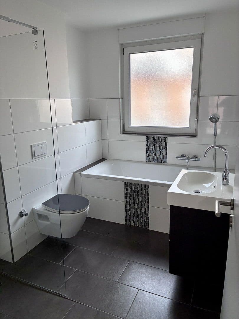 Prenájom domu 140 m², pozemek 137 m², Feucht, Bavorsko Prenájom domu 140 m², pozemek 137 m², Feucht, Bavorsko