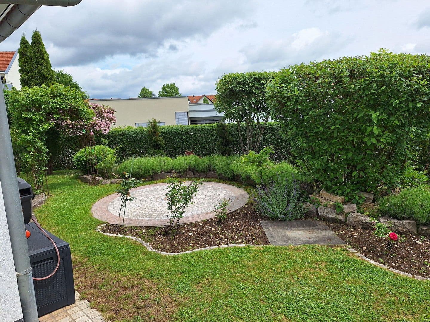 Predaj domu 175 m², pozemek 757 m², Krokusweg 1, Münsingen, Bádensko-Wurttembersko Predaj domu 175 m², pozemek 757 m², Krokusweg 1, Münsingen, Bádensko-Wurttembersko