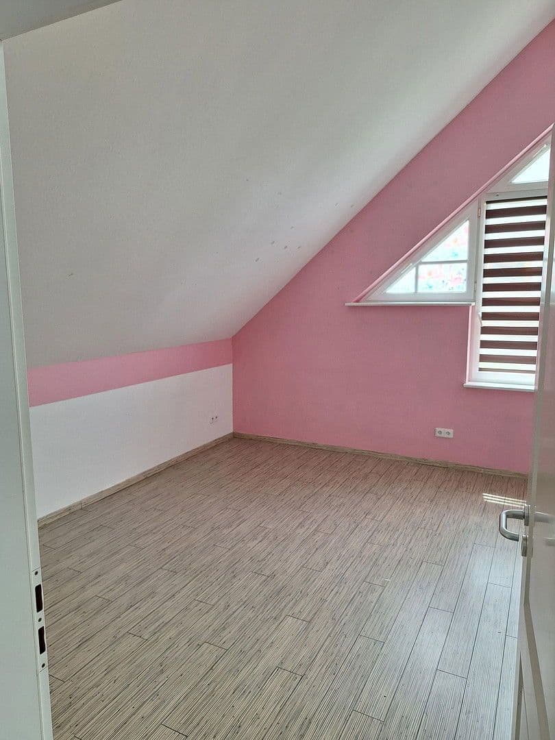 Predaj domu 175 m², pozemek 757 m², Krokusweg 1, Münsingen, Bádensko-Wurttembersko Predaj domu 175 m², pozemek 757 m², Krokusweg 1, Münsingen, Bádensko-Wurttembersko