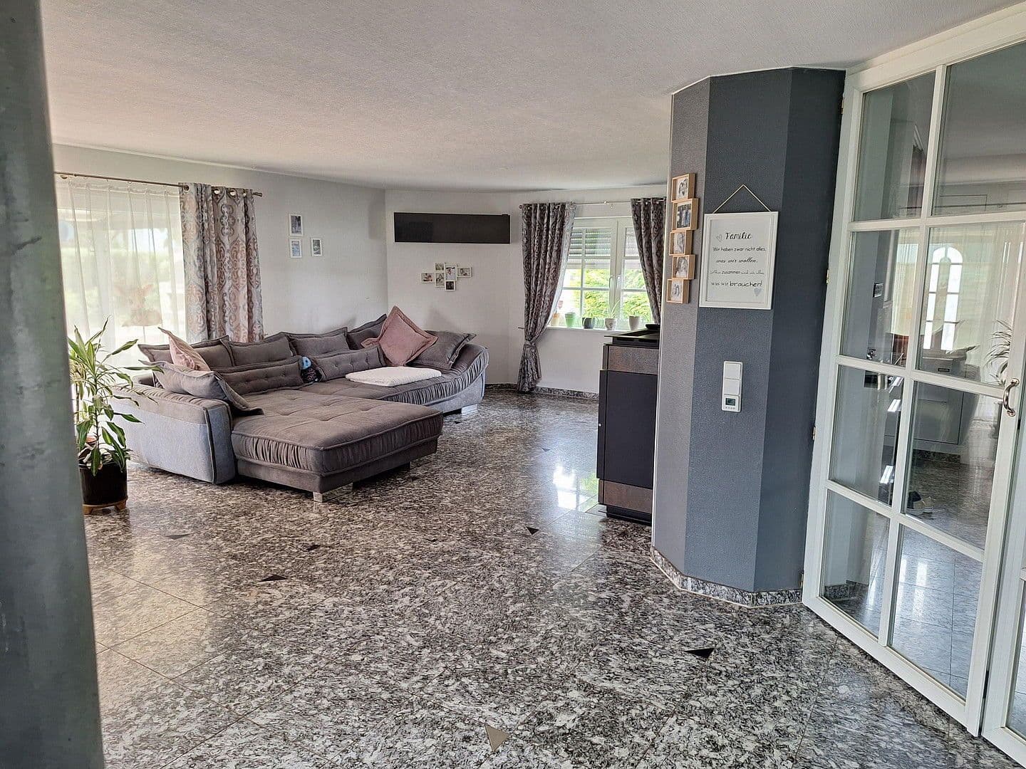 Predaj domu 175 m², pozemek 757 m², Krokusweg 1, Münsingen, Bádensko-Wurttembersko Predaj domu 175 m², pozemek 757 m², Krokusweg 1, Münsingen, Bádensko-Wurttembersko