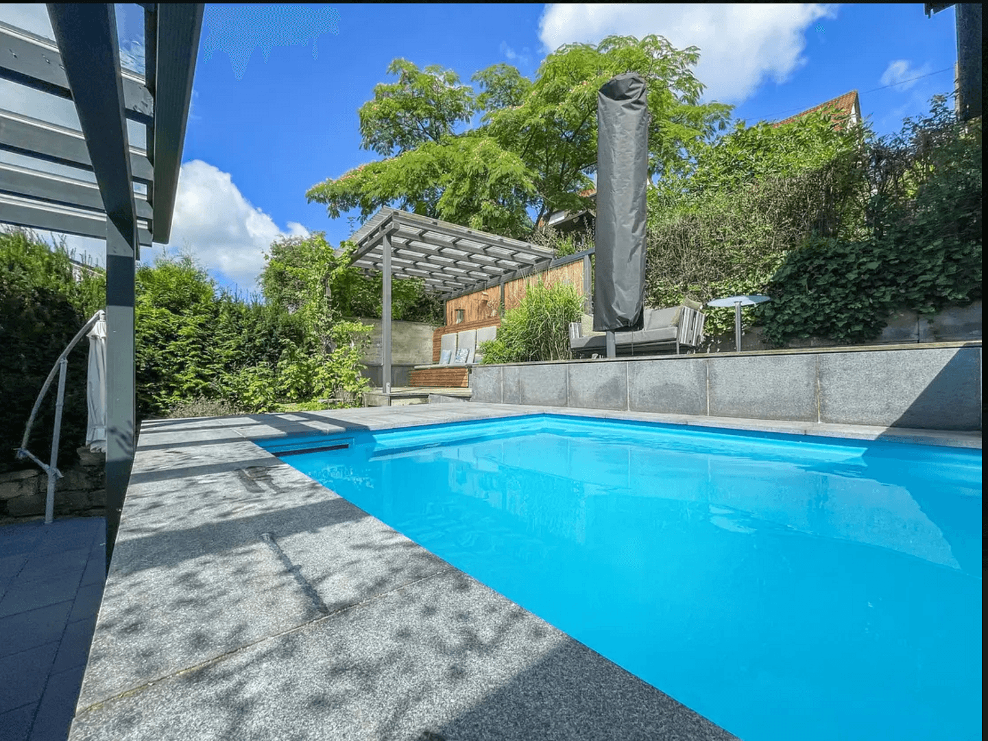 Predaj domu 170 m², pozemek 327 m², Weissach, Bádensko-Wurttembersko Predaj domu 170 m², pozemek 327 m², Weissach, Bádensko-Wurttembersko