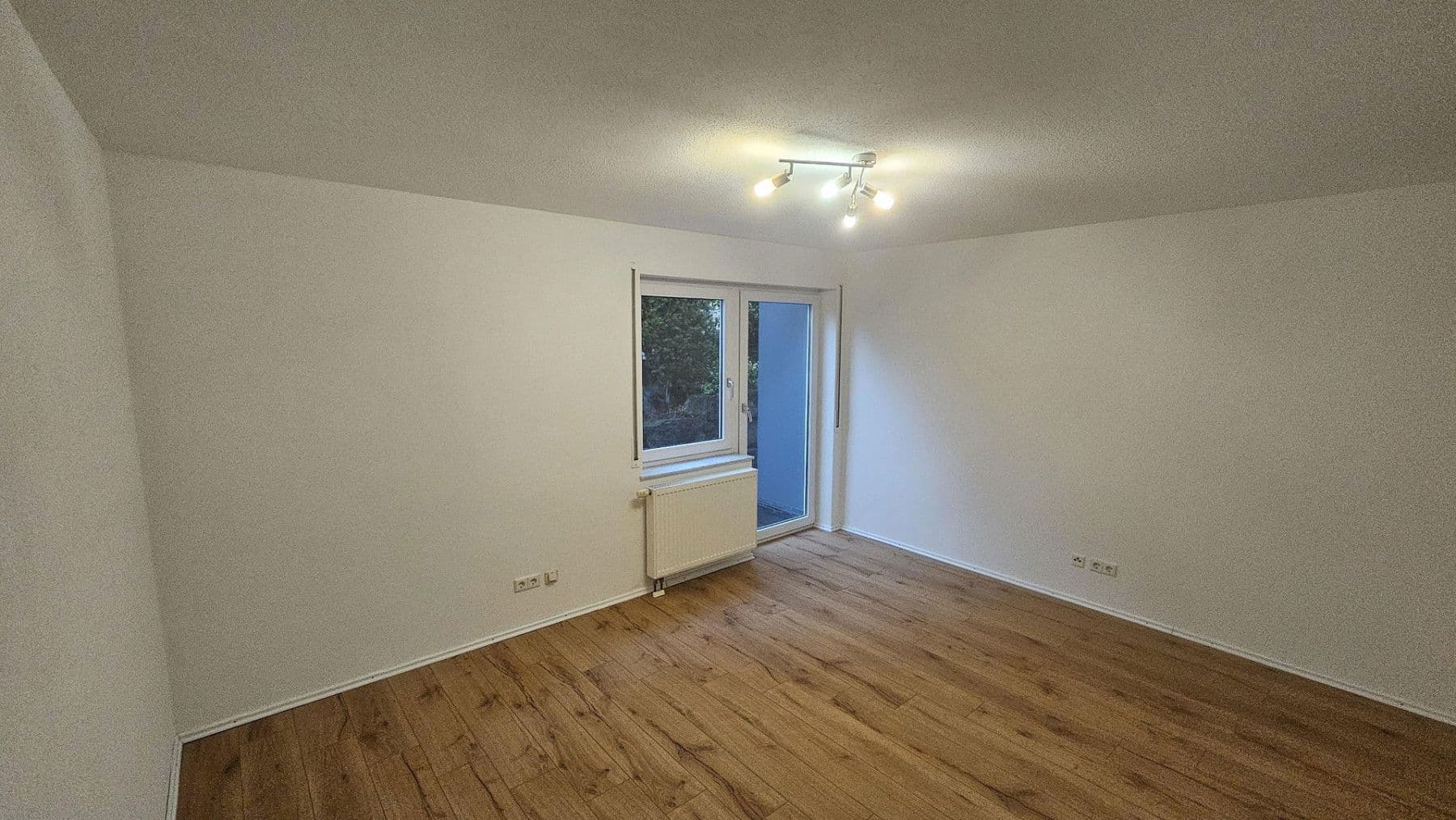 Predaj domu 170 m², pozemek 327 m², Weissach, Bádensko-Wurttembersko Predaj domu 170 m², pozemek 327 m², Weissach, Bádensko-Wurttembersko
