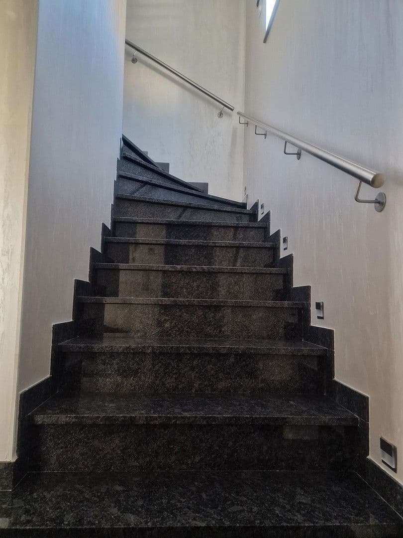 Predaj domu 233 m², pozemek 369 m², Andernach, Porýnie-Falcko Predaj domu 233 m², pozemek 369 m², Andernach, Porýnie-Falcko