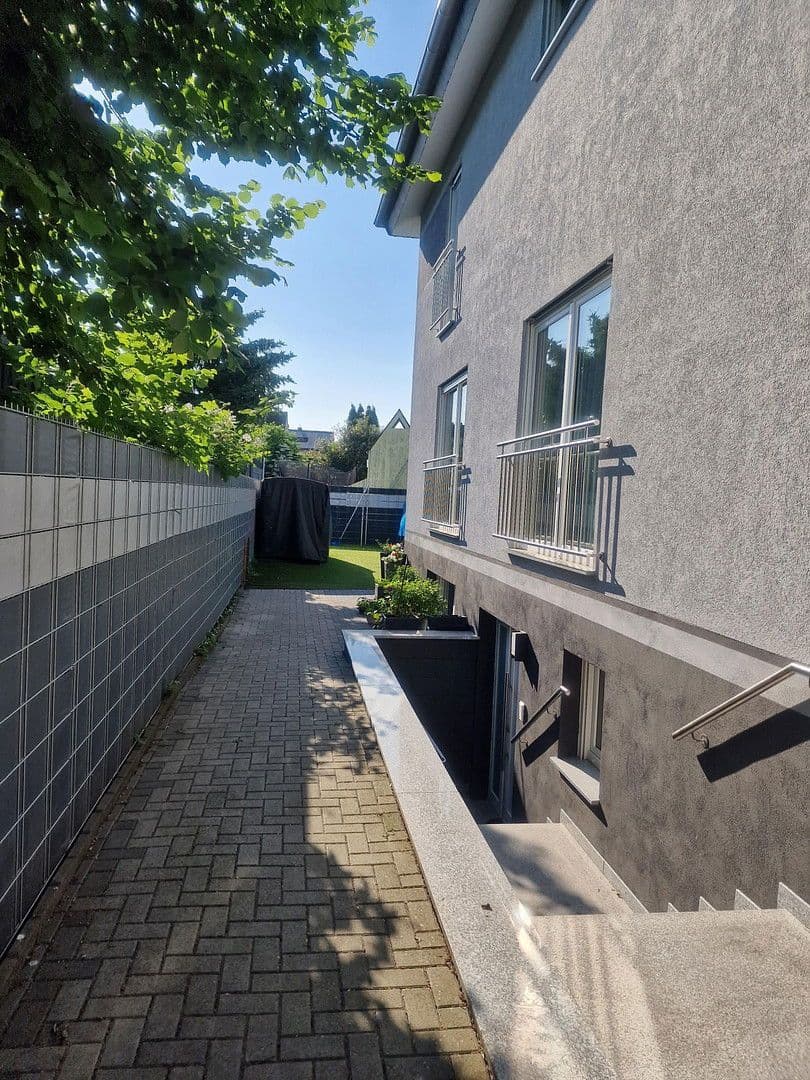 Predaj domu 233 m², pozemek 369 m², Andernach, Porýnie-Falcko Predaj domu 233 m², pozemek 369 m², Andernach, Porýnie-Falcko