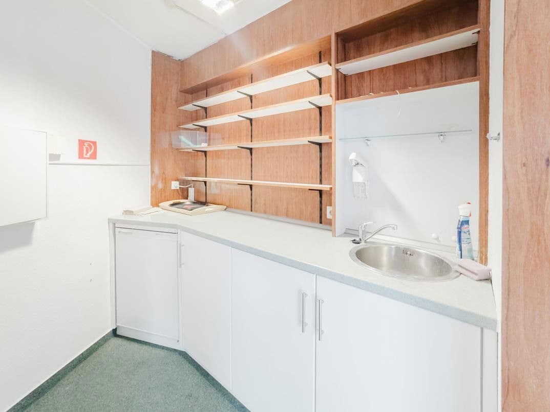 Prenájom nebytového priestoru 202 m², Röntgenstr. 6, Bonn, Severné Porýnie - Westfálsko Prenájom nebytového priestoru 202 m², Röntgenstr. 6, Bonn, Severné Porýnie - Westfálsko