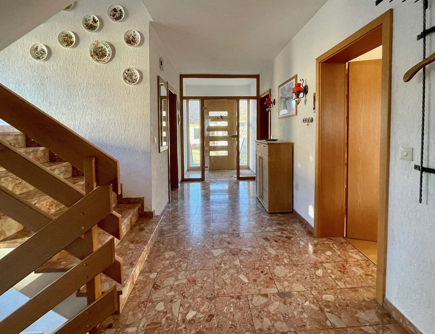 Predaj domu 175 m², pozemek 863 m², Erfurter Str. 4, Bad Emstal, Hesensko Predaj domu 175 m², pozemek 863 m², Erfurter Str. 4, Bad Emstal, Hesensko