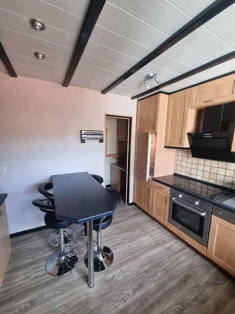 Predaj domu 249 m², pozemek 550 m², Bergstraße 14, Herrstein, Porýnie-Falcko Predaj domu 249 m², pozemek 550 m², Bergstraße 14, Herrstein, Porýnie-Falcko