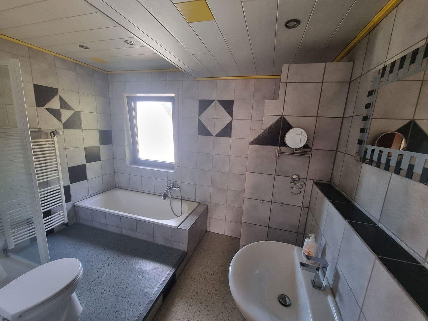 Predaj domu 249 m², pozemek 550 m², Bergstraße 14, Herrstein, Porýnie-Falcko Predaj domu 249 m², pozemek 550 m², Bergstraße 14, Herrstein, Porýnie-Falcko