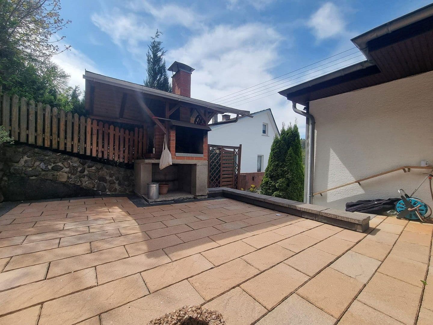 Predaj domu 249 m², pozemek 550 m², Bergstraße 14, Herrstein, Porýnie-Falcko Predaj domu 249 m², pozemek 550 m², Bergstraße 14, Herrstein, Porýnie-Falcko