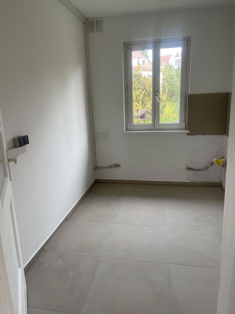 Prenájom bytu 3-izbový 60 m², Eibenweg 7, Stuttgart, Bádensko-Wurttembersko Prenájom bytu 3-izbový 60 m², Eibenweg 7, Stuttgart, Bádensko-Wurttembersko