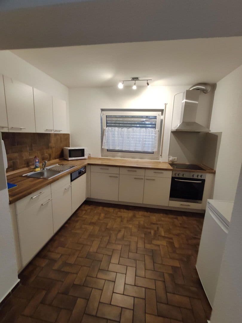 Prenájom domu 250 m², pozemek 300 m², Offenbach-Rumpenheim, Hesensko Prenájom domu 250 m², pozemek 300 m², Offenbach-Rumpenheim, Hesensko