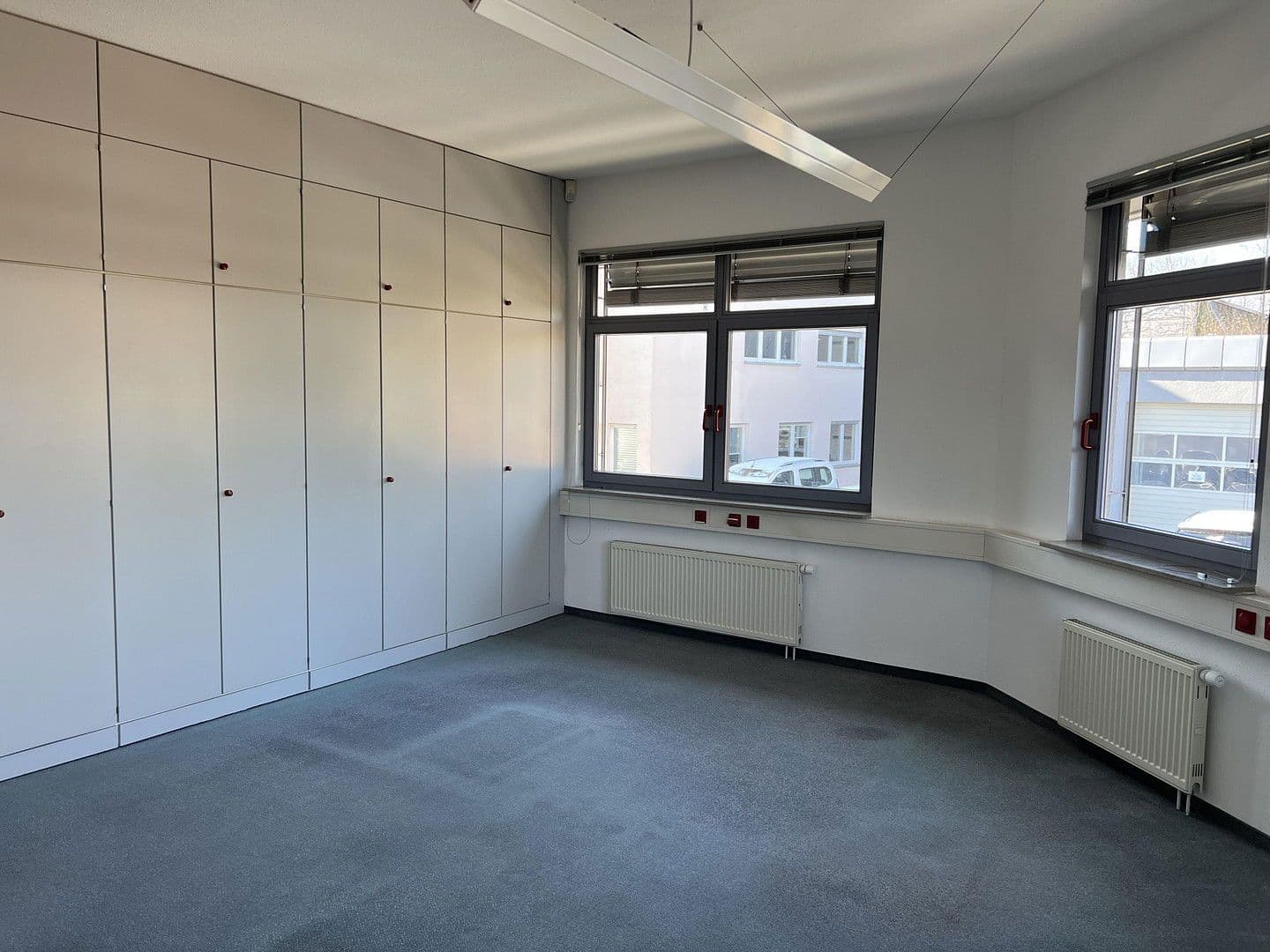 Prenájom kancelárie 1.050 m², Ludwigsburg, Bádensko-Wurttembersko Prenájom kancelárie 1.050 m², Ludwigsburg, Bádensko-Wurttembersko