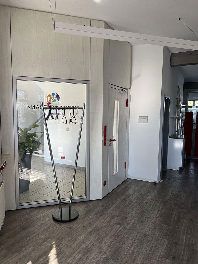 Prenájom kancelárie 1.050 m², Ludwigsburg, Bádensko-Wurttembersko Prenájom kancelárie 1.050 m², Ludwigsburg, Bádensko-Wurttembersko