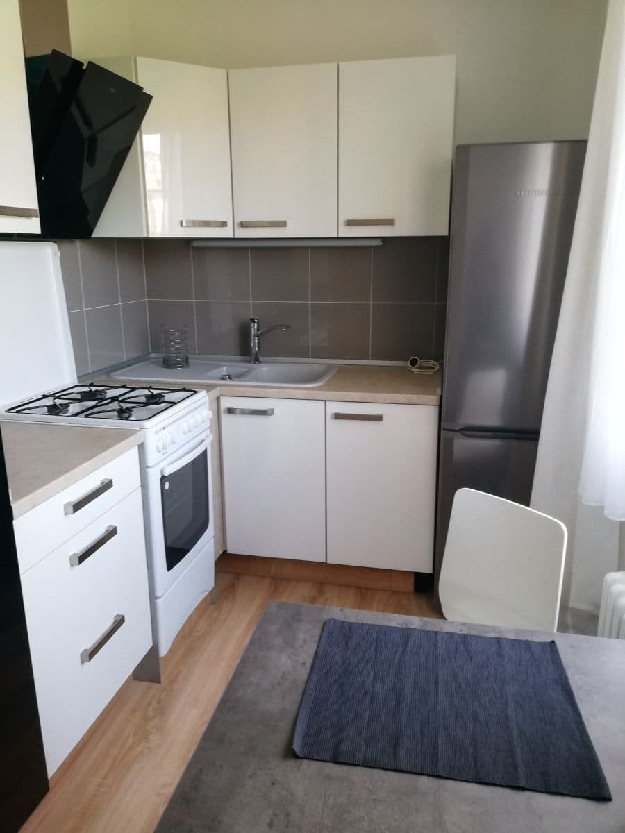 Prenájom bytu 2-izbový 65 m², Cerhenická, Praha, Praha Prenájom bytu 2-izbový 65 m², Cerhenická, Praha, Praha