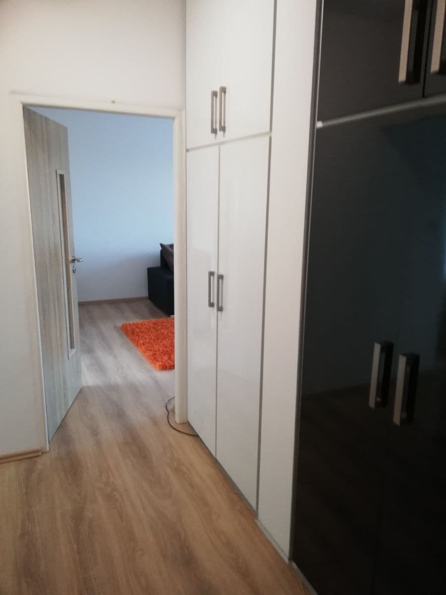 Prenájom bytu 2-izbový 65 m², Cerhenická, Praha, Praha Prenájom bytu 2-izbový 65 m², Cerhenická, Praha, Praha