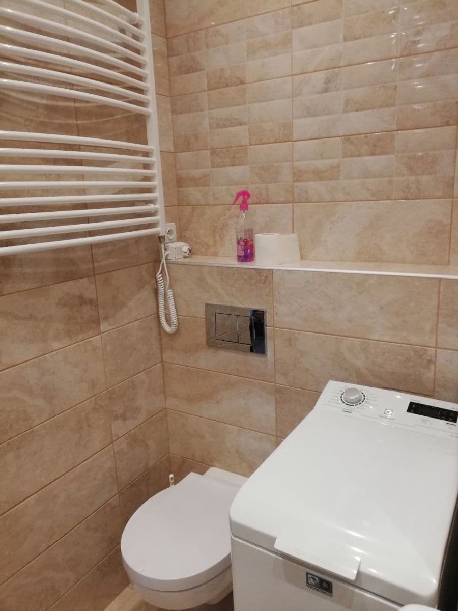 Prenájom bytu 2-izbový 65 m², Cerhenická, Praha, Praha Prenájom bytu 2-izbový 65 m², Cerhenická, Praha, Praha