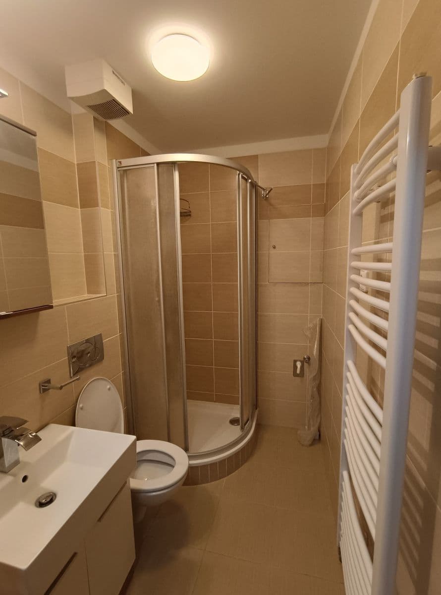 Prenájom bytu 1-izbový 24 m², Ke Škole, Mníšek pod Brdy, Středočeský kraj Prenájom bytu 1-izbový 24 m², Ke Škole, Mníšek pod Brdy, Středočeský kraj