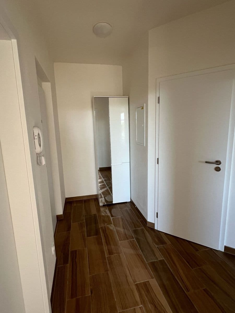 Prenájom bytu 3-izbový 76 m², V Kolonii, Nymburk, Středočeský kraj Prenájom bytu 3-izbový 76 m², V Kolonii, Nymburk, Středočeský kraj