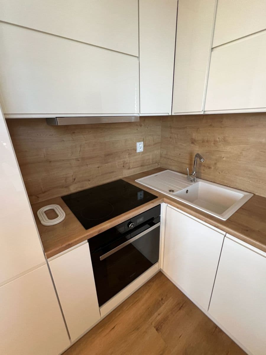 Prenájom bytu 3-izbový 76 m², V Kolonii, Nymburk, Středočeský kraj Prenájom bytu 3-izbový 76 m², V Kolonii, Nymburk, Středočeský kraj