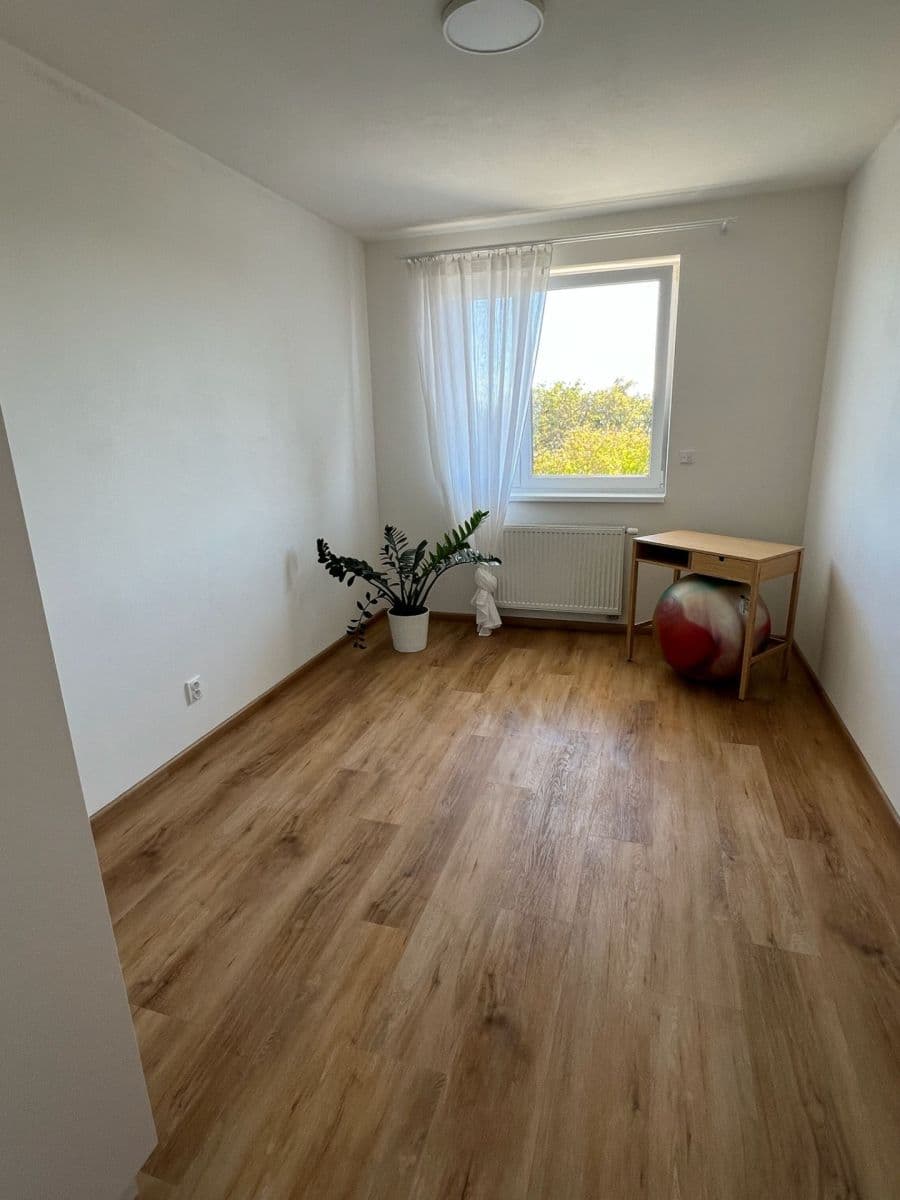 Prenájom bytu 3-izbový 76 m², V Kolonii, Nymburk, Středočeský kraj Prenájom bytu 3-izbový 76 m², V Kolonii, Nymburk, Středočeský kraj