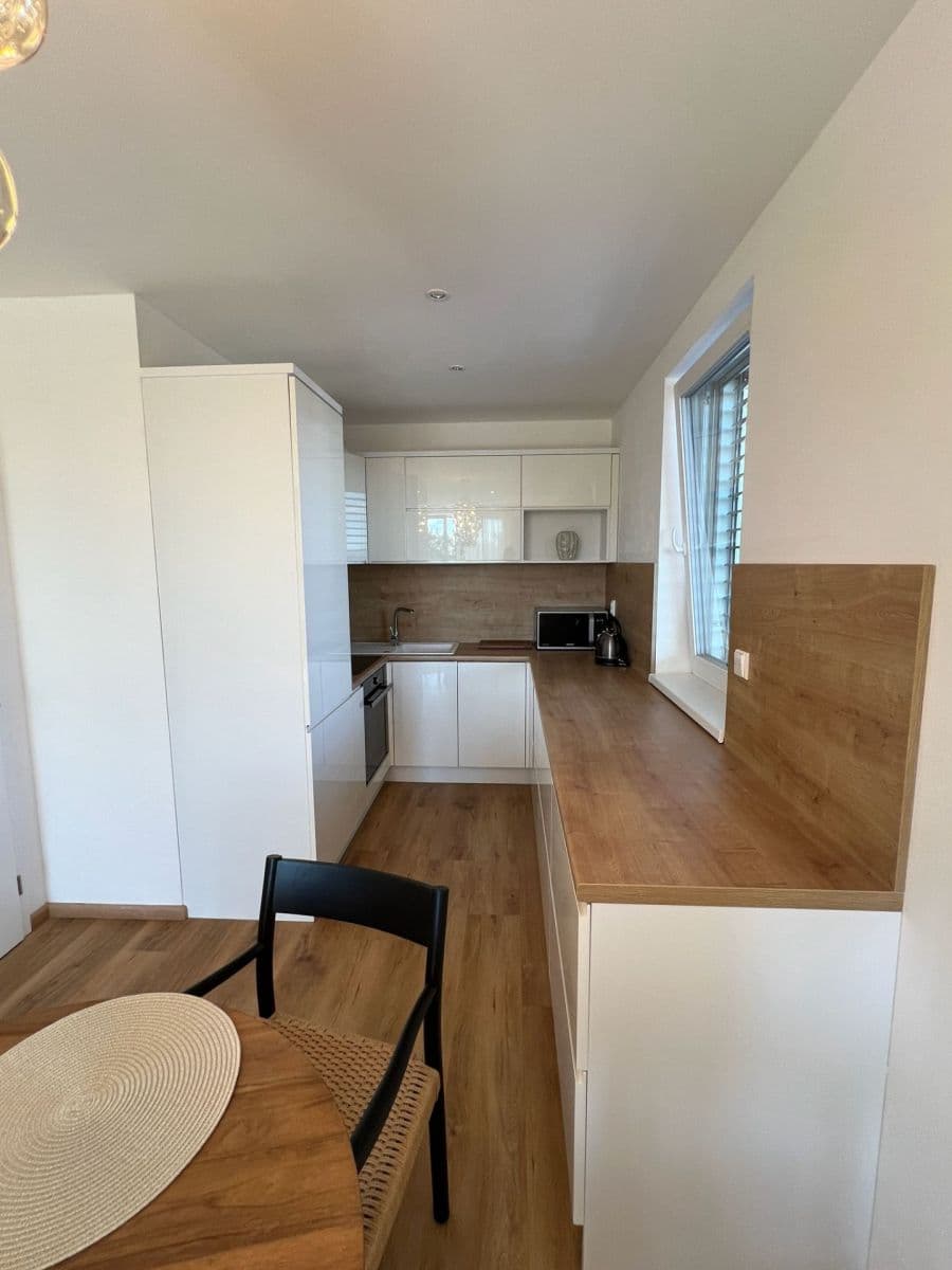 Prenájom bytu 3-izbový 76 m², V Kolonii, Nymburk, Středočeský kraj Prenájom bytu 3-izbový 76 m², V Kolonii, Nymburk, Středočeský kraj