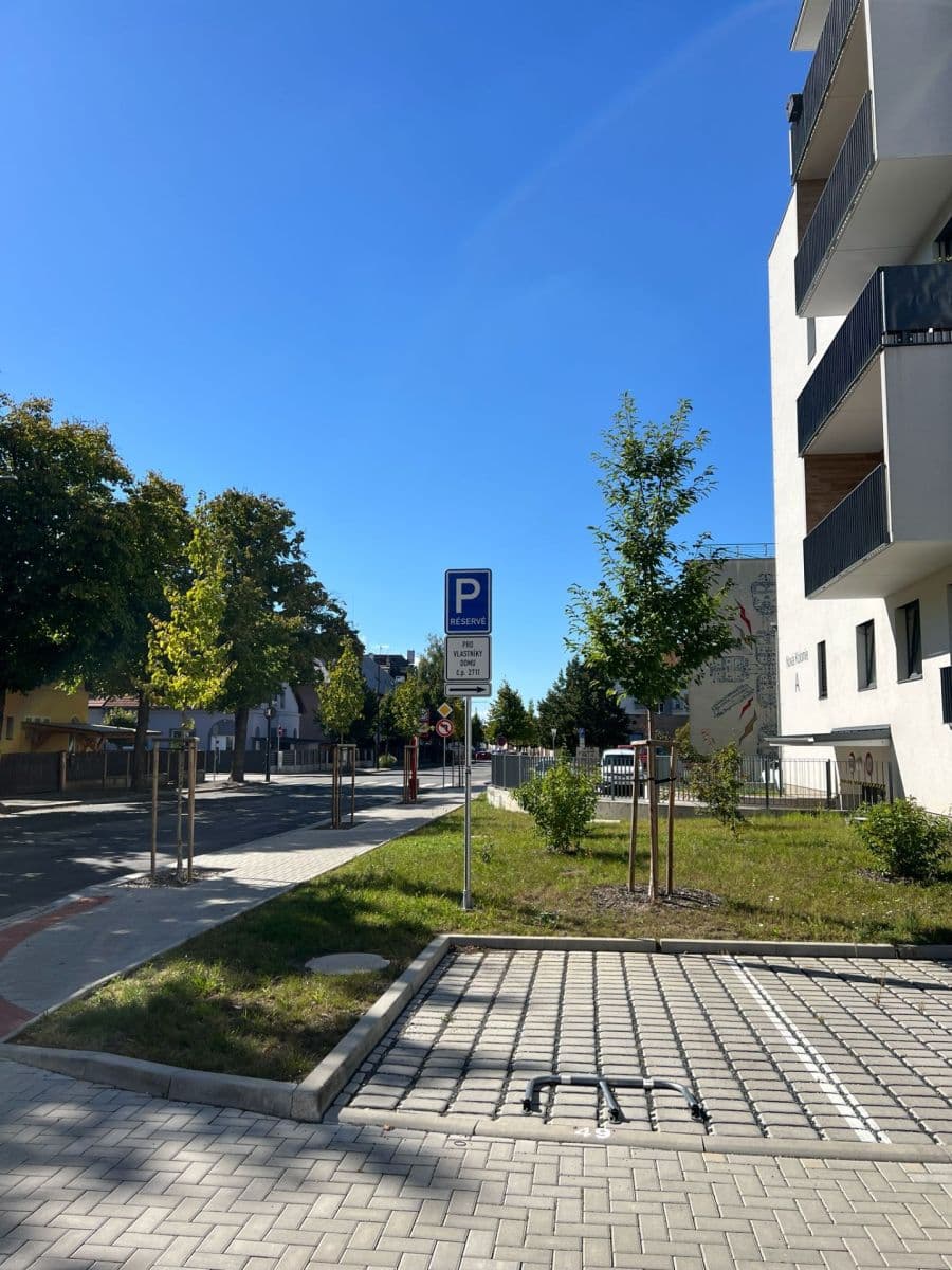 Prenájom bytu 3-izbový 76 m², V Kolonii, Nymburk, Středočeský kraj Prenájom bytu 3-izbový 76 m², V Kolonii, Nymburk, Středočeský kraj