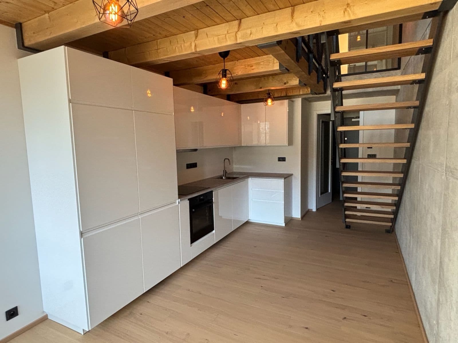 Prenájom bytu 3-izbový 66 m², Kolbenova, Praha, Praha Prenájom bytu 3-izbový 66 m², Kolbenova, Praha, Praha