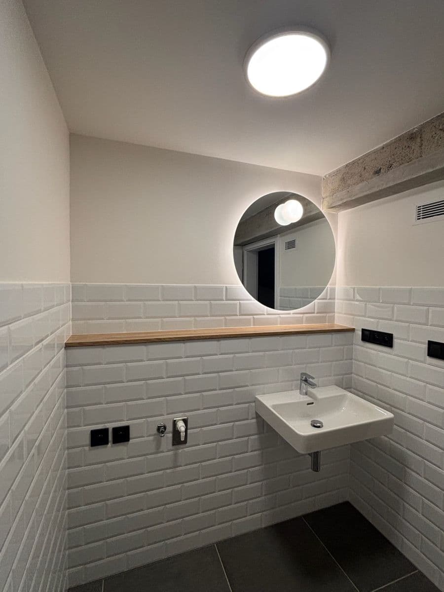 Prenájom bytu 3-izbový 66 m², Kolbenova, Praha, Praha Prenájom bytu 3-izbový 66 m², Kolbenova, Praha, Praha