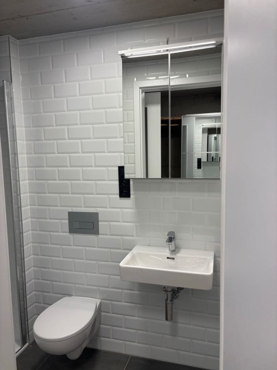 Prenájom bytu 3-izbový 66 m², Kolbenova, Praha, Praha Prenájom bytu 3-izbový 66 m², Kolbenova, Praha, Praha