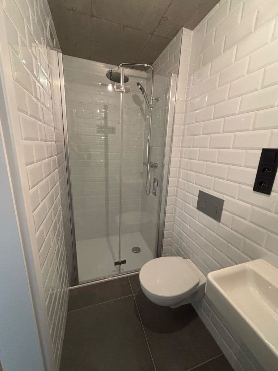 Prenájom bytu 3-izbový 66 m², Kolbenova, Praha, Praha Prenájom bytu 3-izbový 66 m², Kolbenova, Praha, Praha