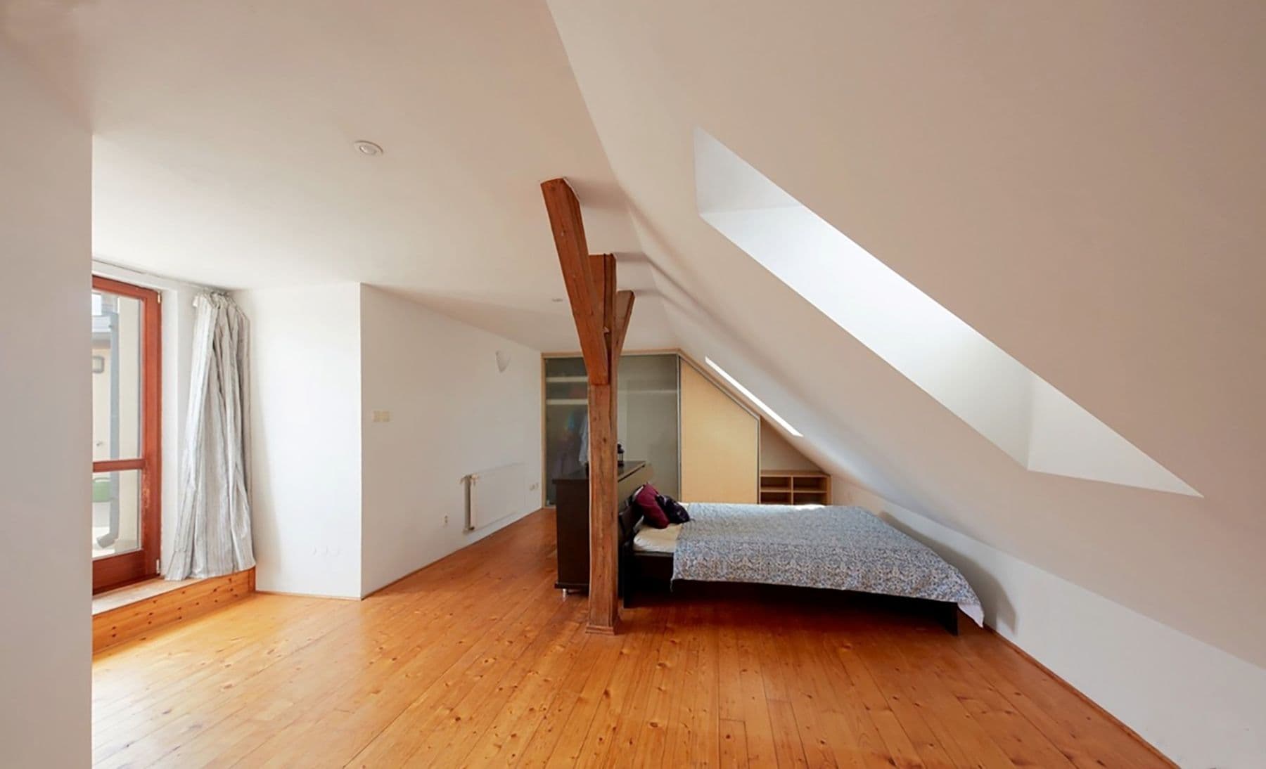 Prenájom bytu 3-izbový 210 m², Mojmírova, Praha, Praha Prenájom bytu 3-izbový 210 m², Mojmírova, Praha, Praha