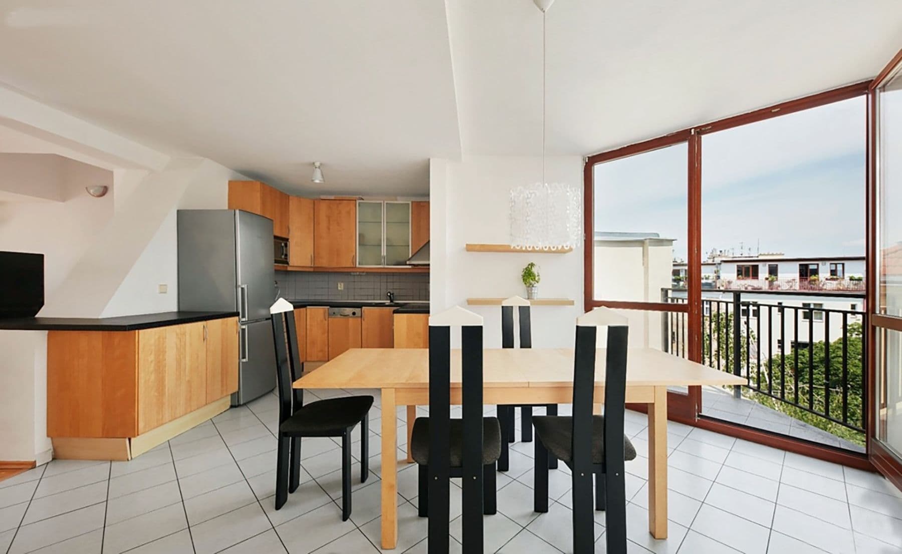 Prenájom bytu 3-izbový 210 m², Mojmírova, Praha, Praha Prenájom bytu 3-izbový 210 m², Mojmírova, Praha, Praha