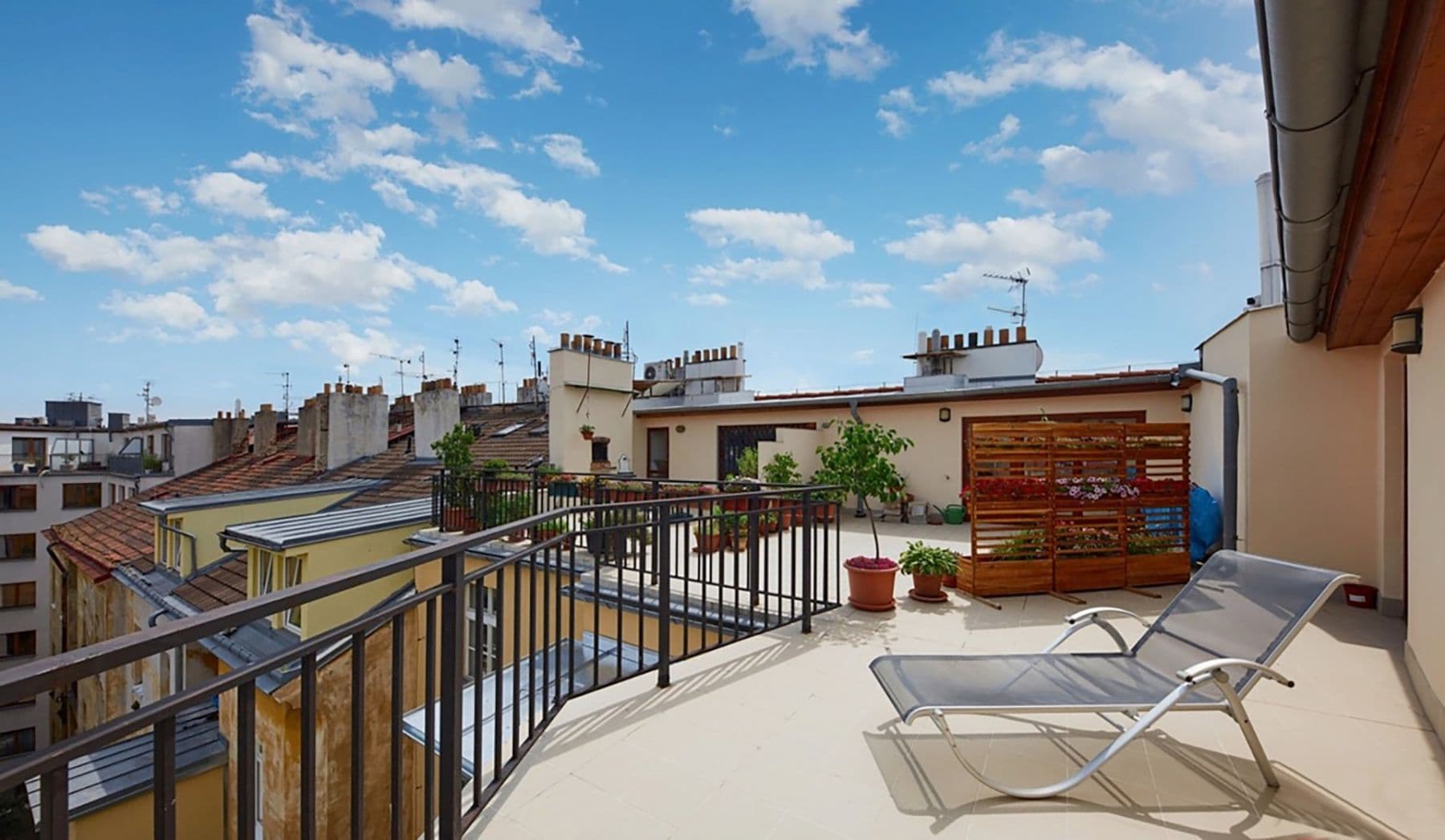 Prenájom bytu 3-izbový 210 m², Mojmírova, Praha, Praha Prenájom bytu 3-izbový 210 m², Mojmírova, Praha, Praha