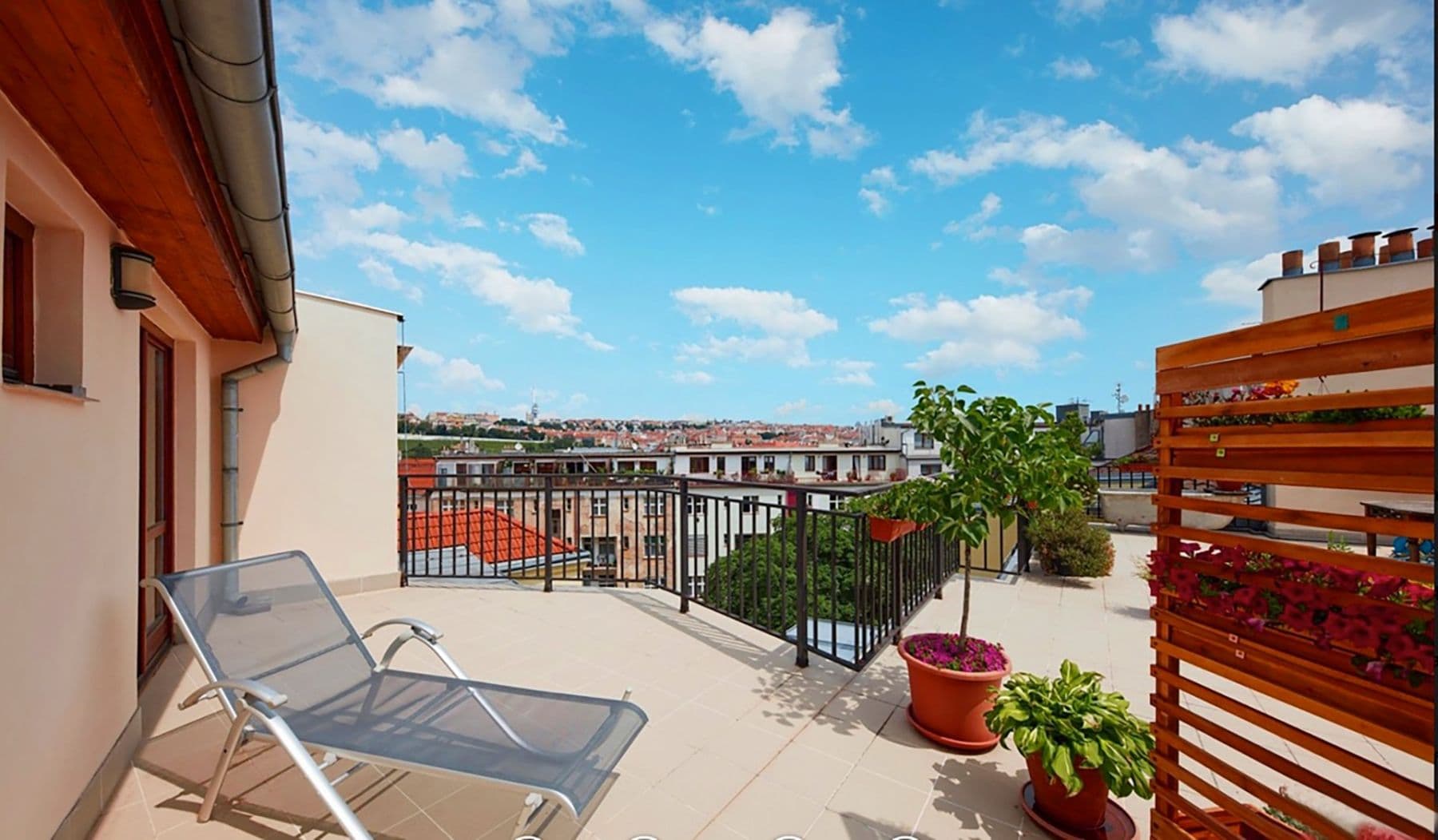 Prenájom bytu 3-izbový 210 m², Mojmírova, Praha, Praha Prenájom bytu 3-izbový 210 m², Mojmírova, Praha, Praha