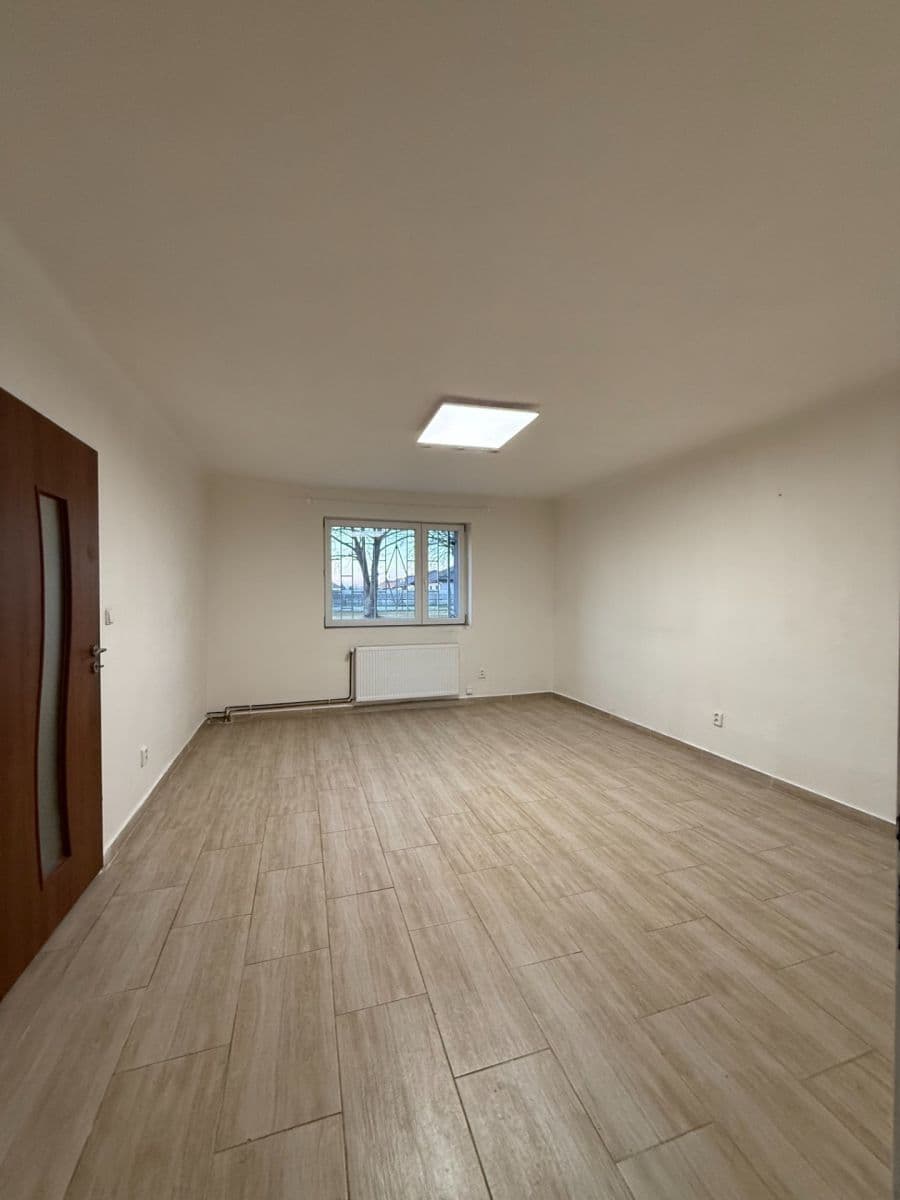 Prenájom domu 140 m², pozemek 50 m², Mělnická, Tišice, Středočeský kraj Prenájom domu 140 m², pozemek 50 m², Mělnická, Tišice, Středočeský kraj