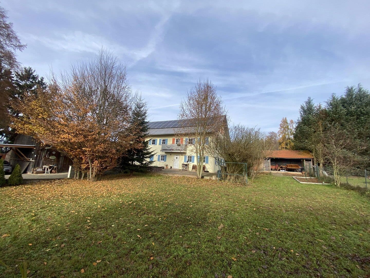 Predaj domu 290 m², pozemek 5.600 m², Niederbayerbach 21, Neufraunhofen, Bavorsko Predaj domu 290 m², pozemek 5.600 m², Niederbayerbach 21, Neufraunhofen, Bavorsko