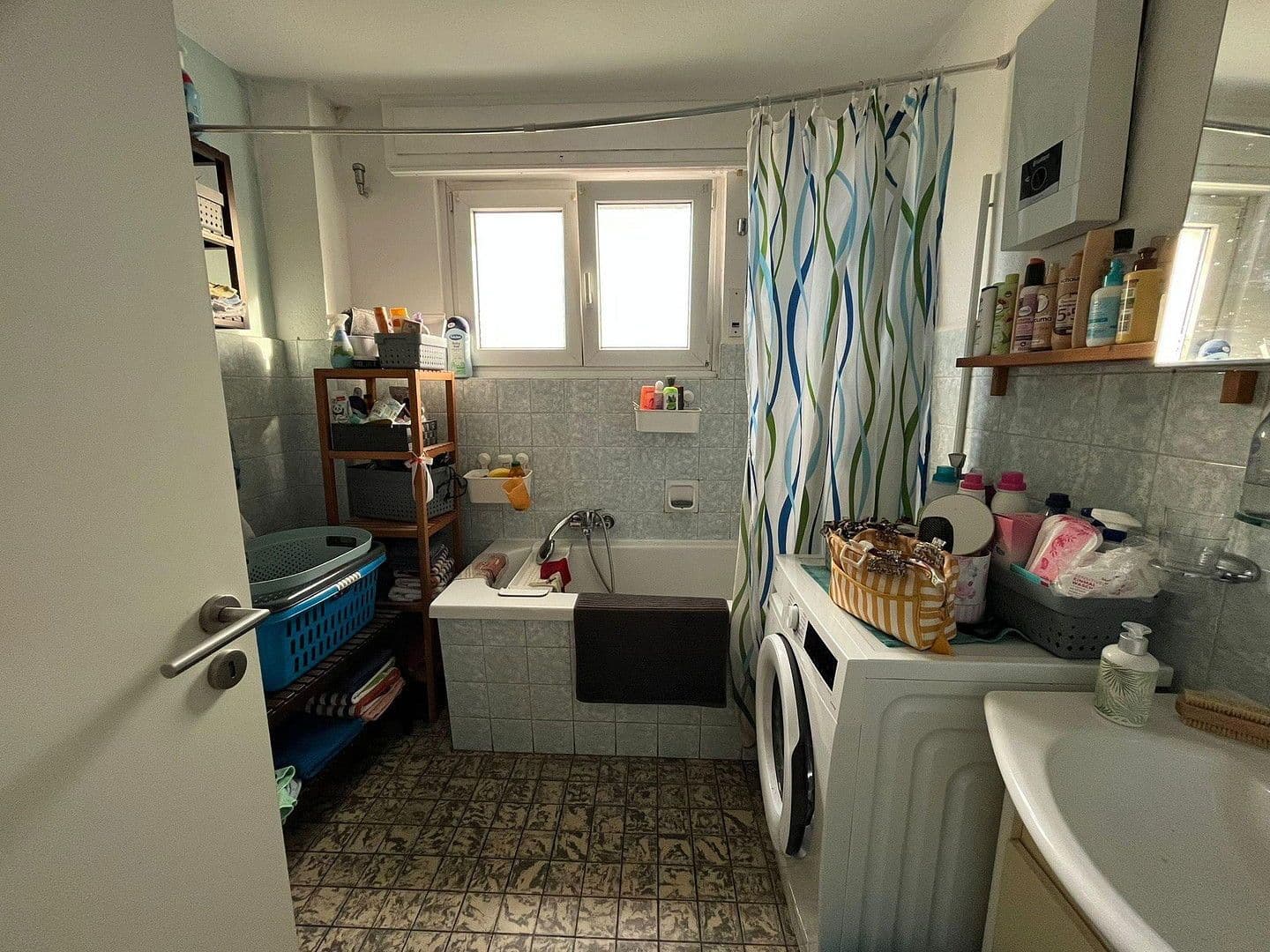 Prenájom bytu 3-izbový 76 m², Kölner Straße 23, Hürth, Severné Porýnie - Westfálsko Prenájom bytu 3-izbový 76 m², Kölner Straße 23, Hürth, Severné Porýnie - Westfálsko